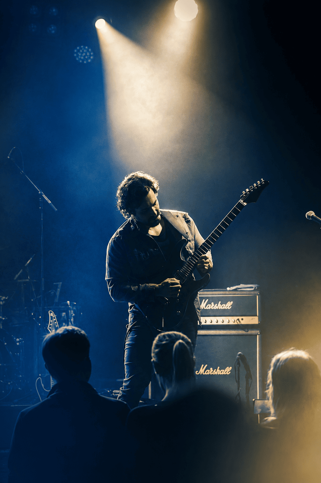 Andre Nieri improvisando ao vivo no palco